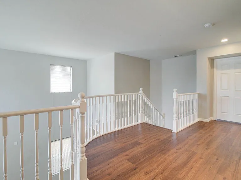 2143 W Marconi Ave — Photo 32