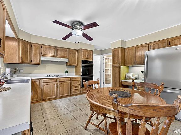 4th image of 3439 Frontier Dr