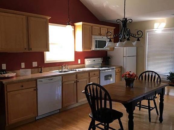 2nd image of 98 Grandview Ct