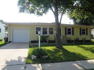 432 Elder Ln NW, Cedar Rapids, IA 52405