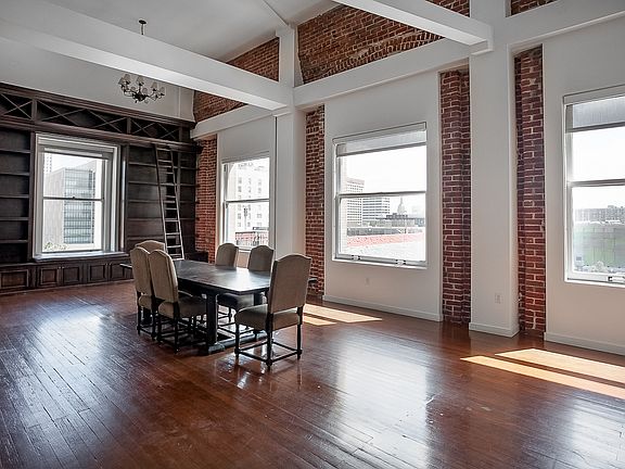 3rd image of 257 S Spring St #Phf