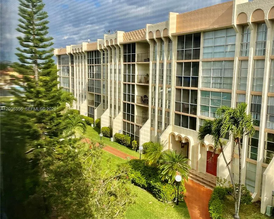 851 Three Islands Blvd #414