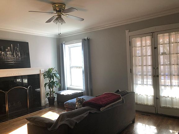 4th image of 456 W Roslyn Pl #1E