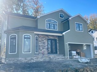 2 Rolling Hill Ct, Hazlet, NJ 07730