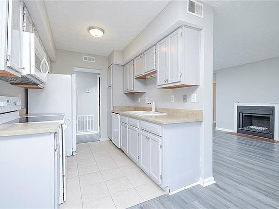 5th image of 1101 Glenleaf Dr