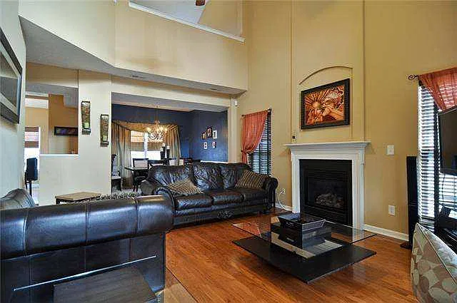 4 bed, 2.5 bath, 2460 sqft, $2,400 — Photo 1