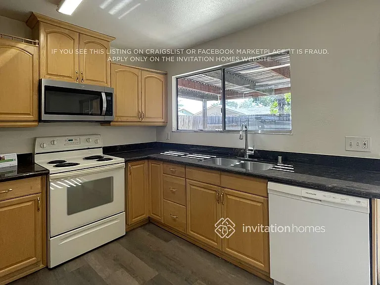 106 Brockton Ct — Photo 3