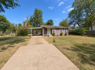 800 Circle Dr, Terrell, TX 75160