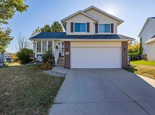 939 71st St NE, Cedar Rapids, IA 52402