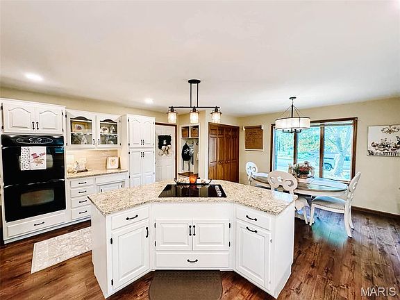 4th image of 14 Ruth Ln