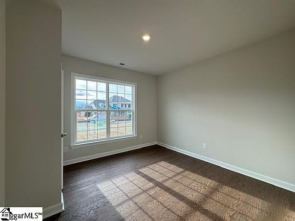 4th image of 103 Leaning Oaks Ln Hce 28