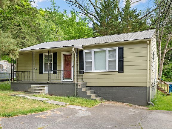 4th image of 303 Cave St