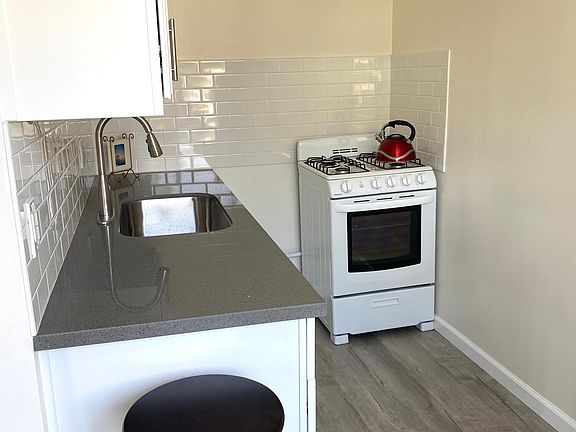 3rd image of 2890 Leeward Ave APT 220