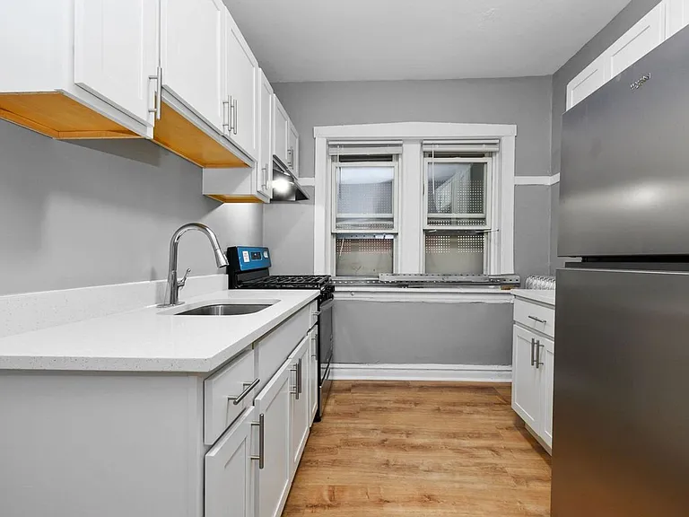 7557-59 S. Calumet Ave. / 348-58 E 76th St. — Photo 27