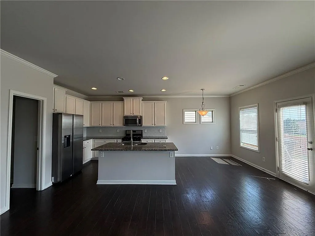 4 bed, 3.5 bath, 2577 sqft, $2,700 — Photo 4