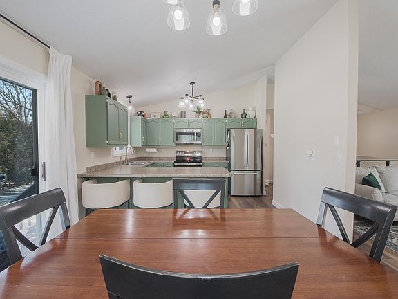 5th image of 233 Pleasant Ridge Dr