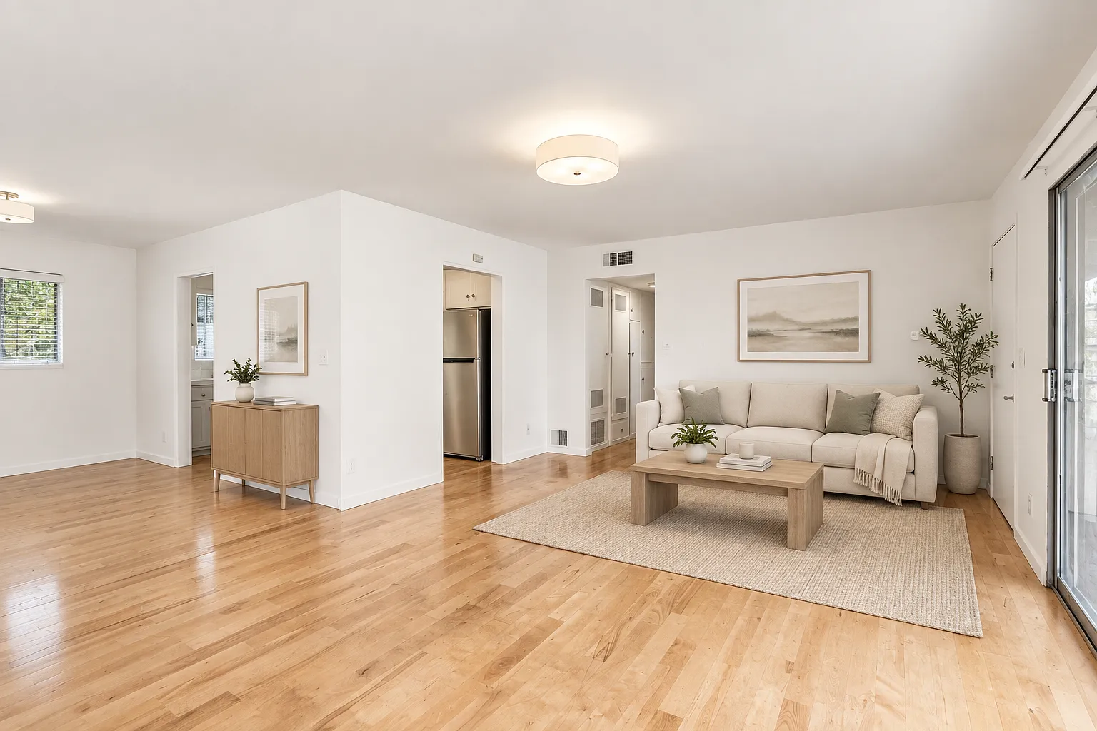 3 bed, 1300 sqft, $3,995 — Photo 1