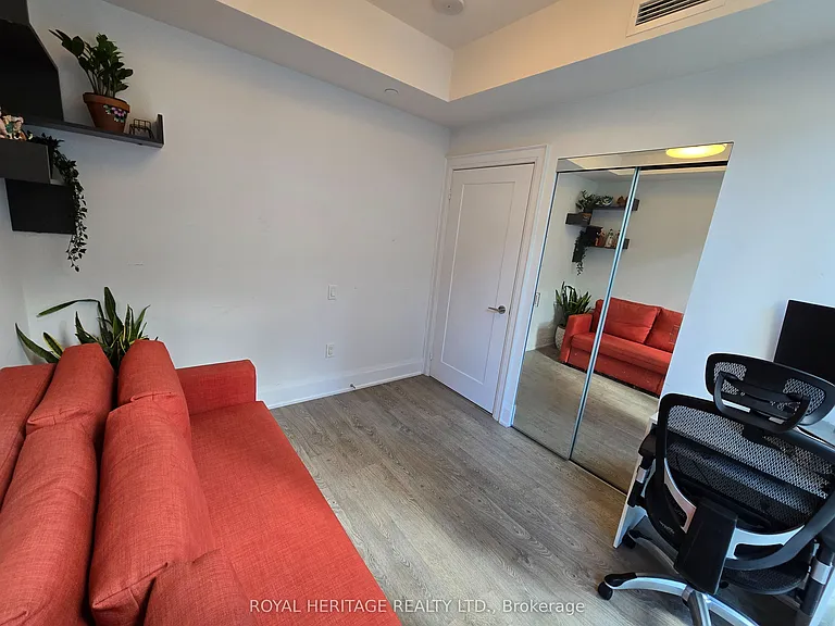 30 Roehampton Ave #403 — Photo 11