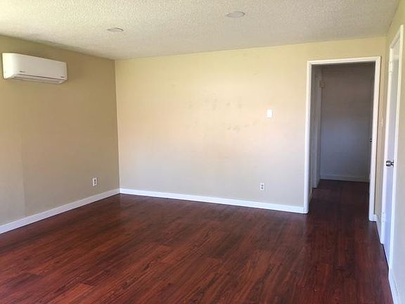 4th image of 8002 Cirque Dr W
