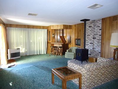 Spacious Lining Room