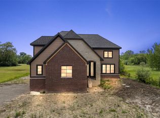 60637 Schoenherr Rd, Washington, MI 48094