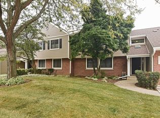 997 Pine Tree Cir S, Buffalo Grove, IL