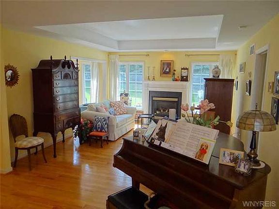 4th image of 102 Thamesford Ln