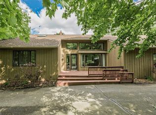 5243 Som Center Rd, Solon, OH 44139