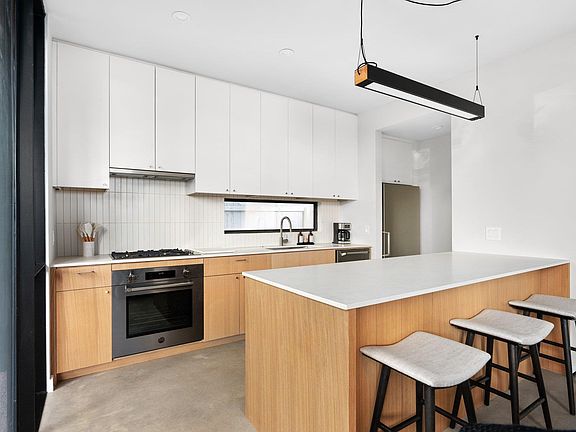 4th image of 5313 Avenue G St #2