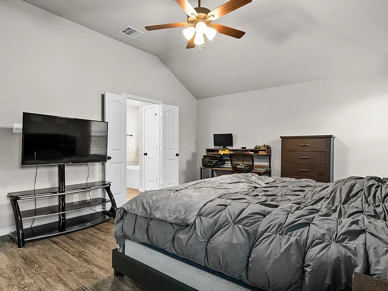 907 McLaury Cv — Photo 10