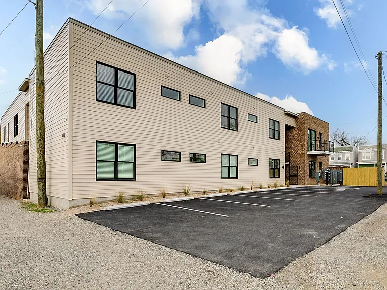 3308 E Marshall St — Photo 28