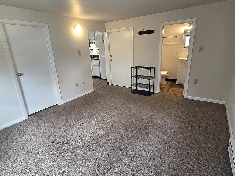 130 Karen St #4 — Photo 10