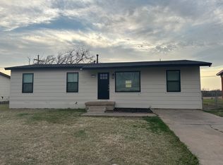 933 SW 37th St, Lawton, OK 73505