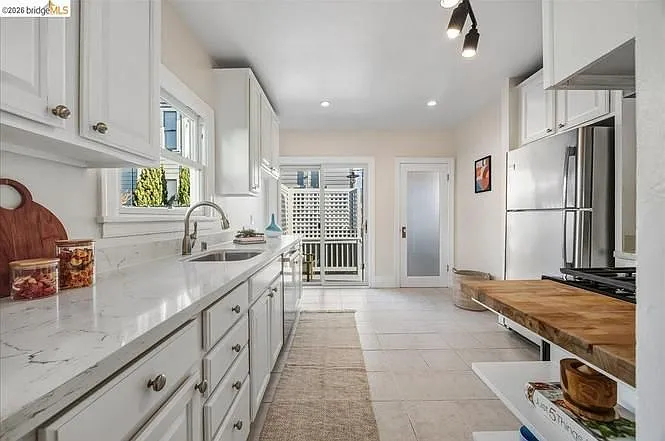 1720 Walnut St — Photo 7