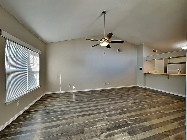 1621 Scottsdale Dr — Photo 3