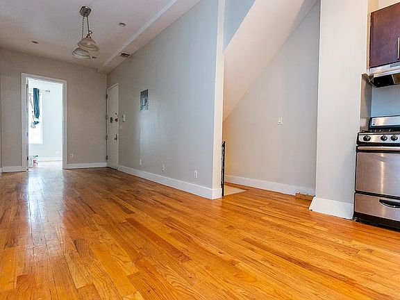 2nd image of 327 Melrose St APT 1R