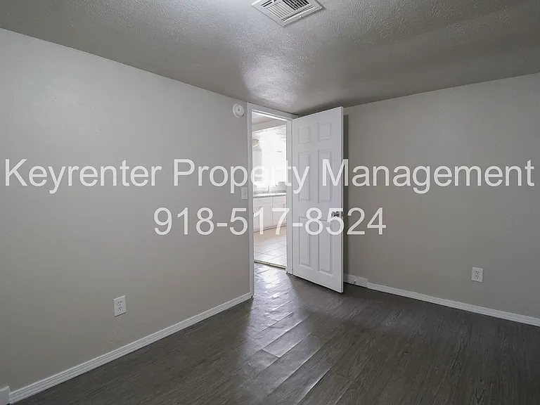 S Maple St Apartments — Photo 3