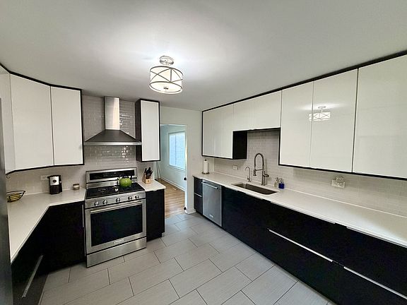 4th image of 2283 Bellevue Pl