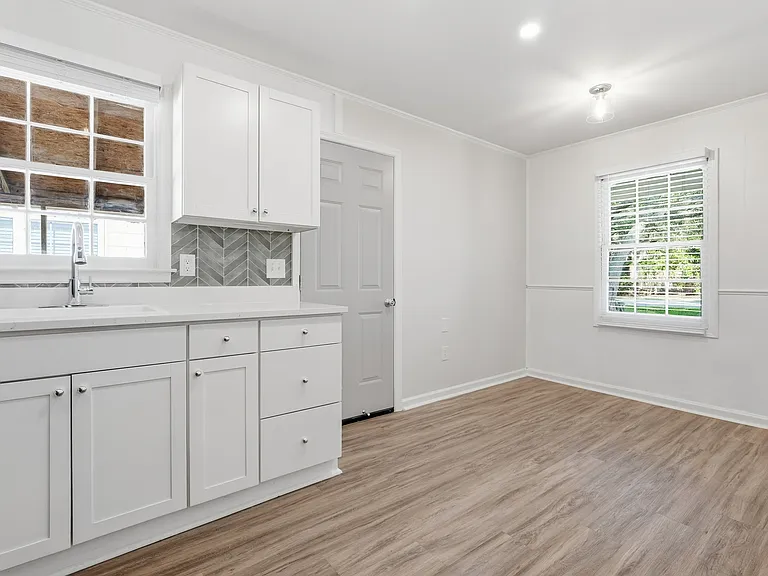 1671 Hunley Ave #B — Photo 7