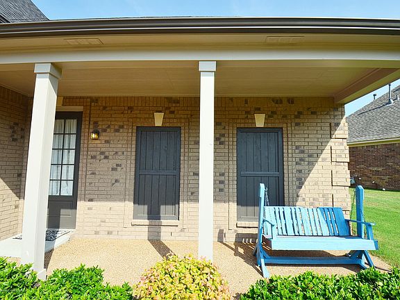 2nd image of 1848 Lindsey Ln