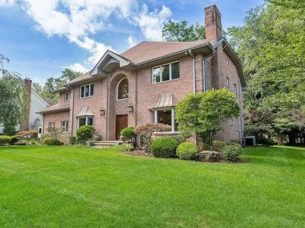 146 Garfield St, Haworth, NJ 07641