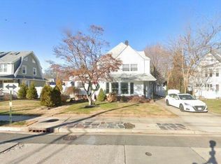 21 Oak St, Lynbrook, NY 11563