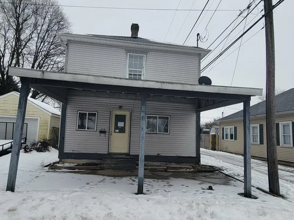 515 W 8th St, Rushville, IN 46173