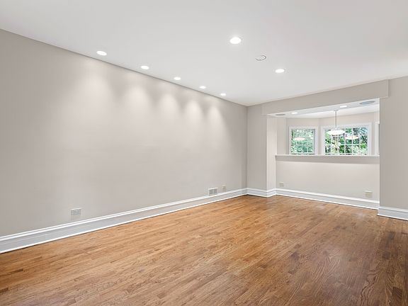 4th image of 427 N Sheridan Rd