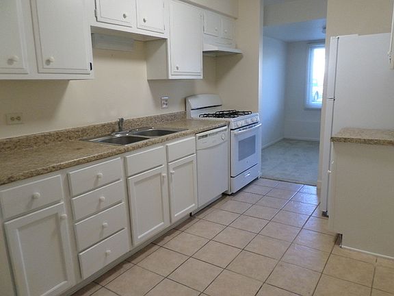2nd image of 2800 Mitchell Dr APT 9