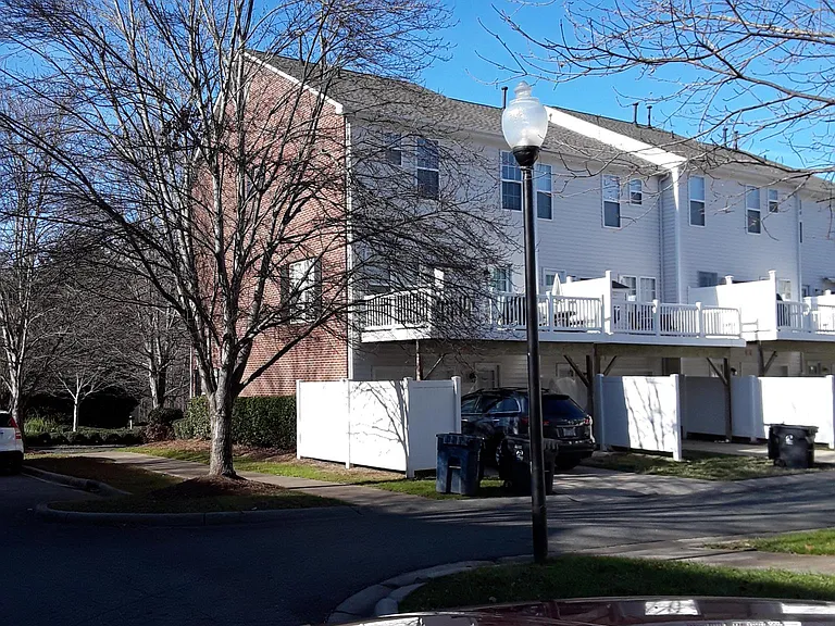 9572 Blossom Hill Dr — Photo 2