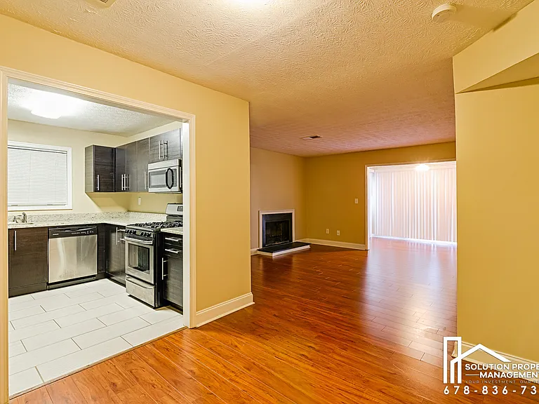 1808 Augusta Dr — Photo 6