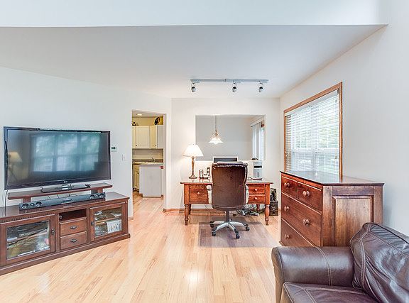 3rd image of 155 Sussex Ct