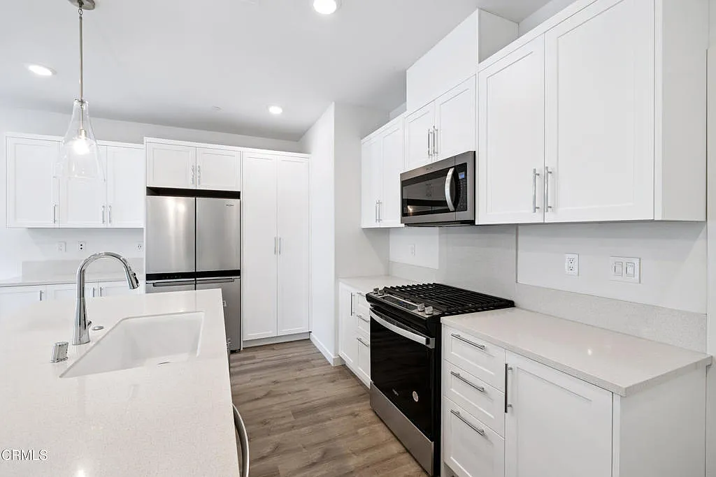 3 bed, 2.5 bath, 1424 sqft, $4,000 — Photo 4