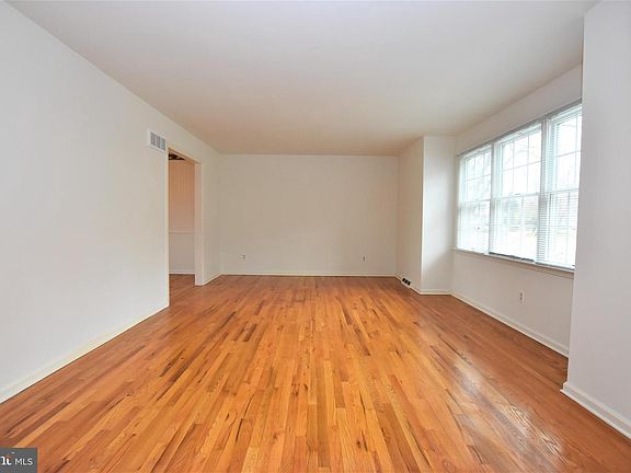 4th image of 209 Wilshire Ln